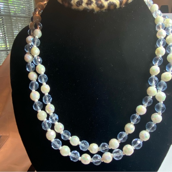 Vintage lot of 2 beaded necklaces. Unsigned. Price for both - Picture 3 of 7